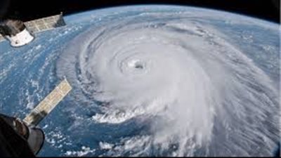 مصرع شخص وإصابة 356 آخرين في إعصار 