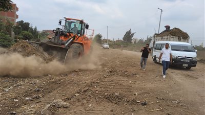 محافظ المنوفية يتابع جهود الوحدات المحلية في تطهير ورفع المخلفات بالترع والمجاري المائية