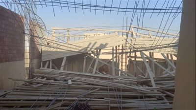 لجنة الإزالة الفورية بمدينة الشروق توقف مخالفة بناء فى مهدها 