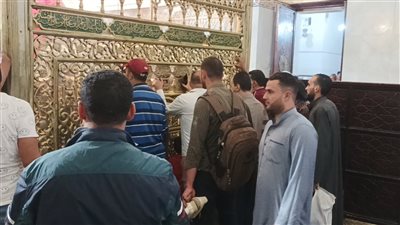 توافد العشرات على مقام السيد البدوي بطنطا للاحتفال بمولده (فيديو وصور)