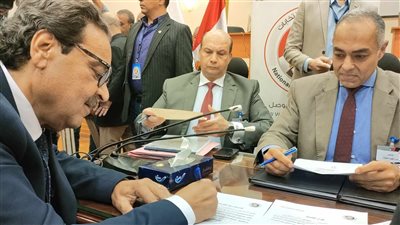 رسيما.. فريد زهران يتقدم بأوراق ترشحه لانتخابات رئاسة الجمهورية 2024