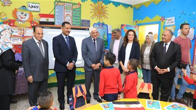 محافظ الجيزة يوجه بتخصيص حصة دراسية للحديث حول الشئون العامة والرد على استفسارات الطلاب