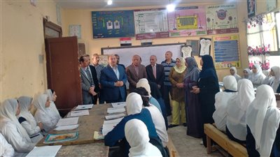 نائب محافظ الجيزة يتفقد مجمع المدارس بالعياط للاطمئنان على انتظام الدراسة