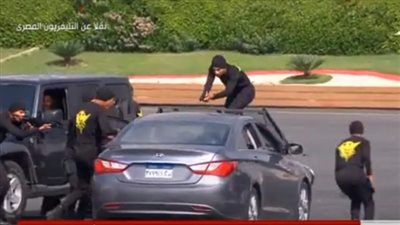 مشهد تمثيلي لمحاولة اختراق أحد التمركزات الأمنية.. ورد فعل طلبة كلية الشرطة (فيديو)