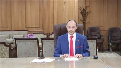 عميـد طب المنوفية يعقـد اجتمـاع لجنـة المختبـرات والأجهـزة العلميـة بالكلية