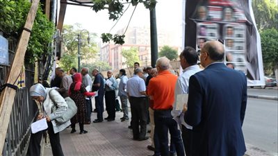 توافد الأطباء على مقر النقابة العامة للإدلاء بأصواتهم في انتخابات التجديد النصفي