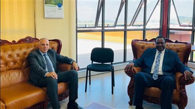 وزير الري يلتقي نظيره بجمهورية أوغندا لبحث التعاون بين البلدين 