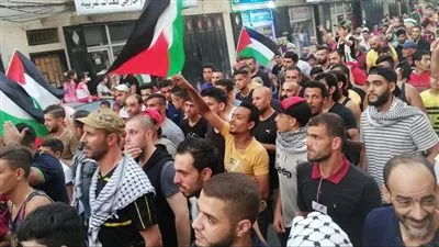 مسيرات في بيروت للتضامن مع القصف على غزة 