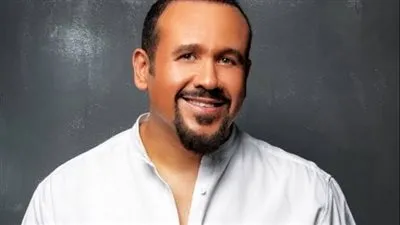 هشام عباس يروج لحفله الجديد في مهرجان الفن الجميل