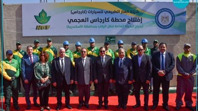 وزير البترول يفتتح محطة تموين وتحويل السيارات للغاز الطبيعي بالعجمي (صور)