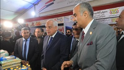 محافظ الجيزة يتفقد المحلات والسلاسل التجارية للتأكد من مبادرة تخفيض الأسعار