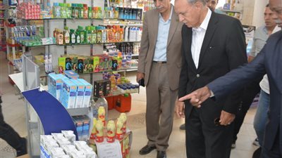 محافظ القليوبية يتابع الالتزام بتطبيق مبادرة تخفيض السلع الغذائية 