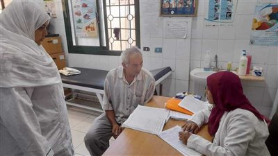 الكشف على 1030 مواطن مجانا خلال القافلة الطبية المجانية بكفر شكر  