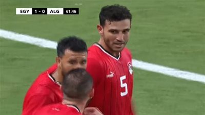 شاهد بالفيديو.. حمدي فتحي يسجل الهدف الأول لمصر أمام الجزائر