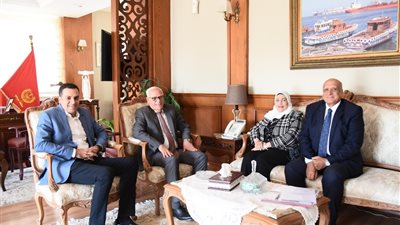 محافظ بورسعيد يستقبل رئيس الشركة القابضة للسياحة والفنادق