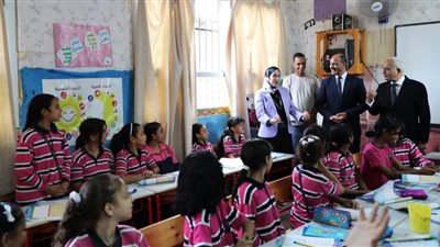 خلال زيارته الإسكندرية.. وزير التعليم يؤك الاهتمام بتعليم اللغات (صور)