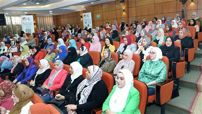 محافظ الدقهلية ورئيس جامعة المنصورة يشهدان ندوة 