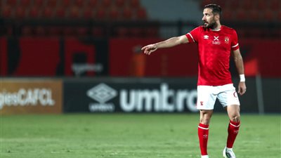 عاجل.. الأهلي يتفق مع علي معلول على الرحيل