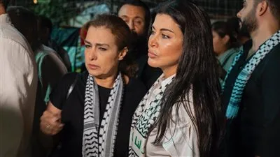 بكلمات حماسية وارتداء الشال.. چومانا مراد تدعم الشعب الفلسطيني