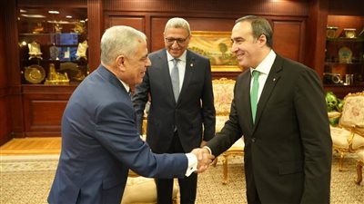 لتهنئته بمنصبه.. النائب العام يستقبل وكيل أول مجلس النواب والأمين العام (صور) 