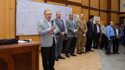 رئيس جامعة طنطا يلتقي بممثلي الأسر الطلابية بكلية الهندسة (صور)