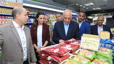 لليوم الرابع.. محافظ الجيزة يتابع سريان مبادرة خفض أسعار السلع بالأسواق (صور)