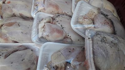 بيطرى قنا يضبط 117 كجم لحوم ودواجن مجمدة فاسدة