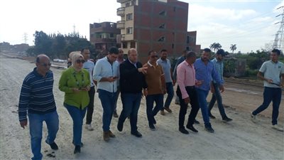 نائب محافظ الجيزة يتفقد مشروع التطوير والرصف بطريق طراد النيل.. صور