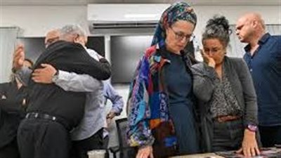 إعلام عبري: عائلات الأسري تضغط على نتنياهو لمنع إرسال المساعدات الإنسانية لغزة