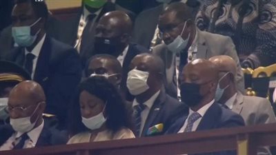 طرائف ملعب.. رئيس الكاف يغفو في النوم أثناء مباراة الأهلي أمام سيمبا التنزاني