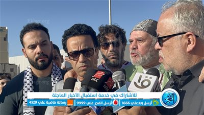 الفنان محمد عبدالجواد ينفعل من أمام معبر رفح: فلسطين عربية وسيناء مصرية