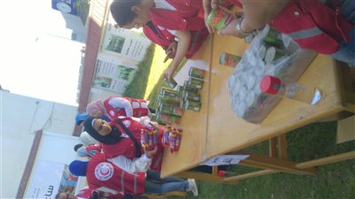 شباب الهلال الأحمر المصري ببورسعيد يتبرعون بمنتجات متنوعة لـ الشعب الفلسطيني