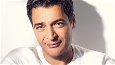 حميد الشاعري معبرًا عن غضبه 