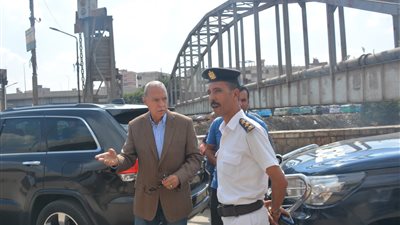 محافظ القليوبية يقود حملة لإزالة الإشغالات والتعديات بمنطقة وابور الثلج ببنها 