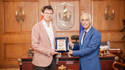 رئيس جامعة بورسعيد يستقبل أستاذ أنثروبولوجيا الشرق الأوسط للغات والثقافات بكلية الآداب جامعة غنت بلجيكا