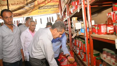 محافظ الغربية يتفقد أسواق بسيون للتأكد من تخفيض أسعار السلع الغذائية (صور)