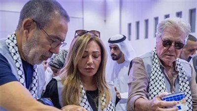 رفقة حسين فهمي ومدحت العدل.. ليلى علوي تشارك في الهلال الأحمر الإماراتي