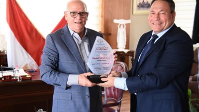 محافظ بورسعيد يلتقي مدير عام الحجر البيطري 