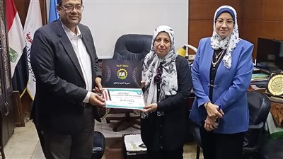 وكيل تعليم الغربية يكرم مدير وأعضاء إدارة المتابعة وتقويم الأداء بالمديرية (صور)