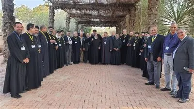 الكهنة والقساوس بمجلس كنائس مصر يصلون من أجل السلام