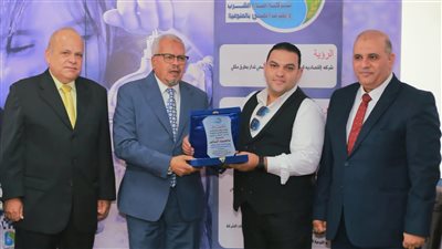 رئيس شركة مياه المنوفية يُكرم فريق الإدارة العامة لخدمة العملاء