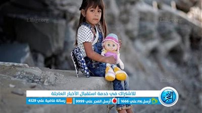 عاجل - طفل يمسح الدماء وأخرى تبكي تحت الركام.. مشاهد من 