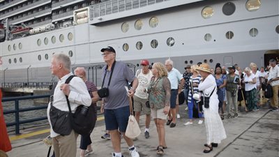 ميناء بورسعيد السياحي يستقبل الباخرة Resilient lady