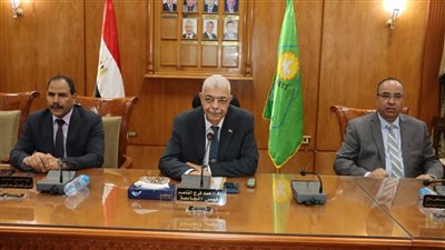 رئيس جامعة المنوفية يعقد لجنة المختبرات والأجهزة العلمية أكتوبر ٢٠٢٣