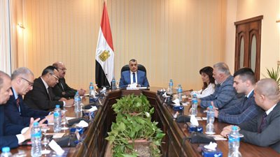 وزير الإنتاج الحربي يستقبل وفد يونانى لبحث التعاون فى الصناعات الدفاعية