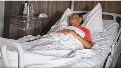 ليس أمامنا إلا الدعاء.. نجل هاني الناظر يكشف آخر تطورات الحالة الصحية لوالده