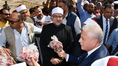 وزير الأوقاف ومحافظ جنوب سيناء يتفقدان توزيع 2 طن من لحوم الأضاحي