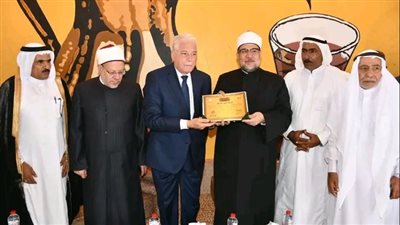 وزير الأوقاف يسلم محافظ جنوب سيناء شهادة الجودة والاعتماد لـ 4 مساجد 