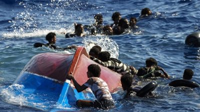 11 قتيلا و60 مفقودا في حادثة غرق سفينتين للمهاجرين قبالة السواحل الإيطالية