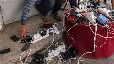 عاجل.. عودة اتصالات الهاتف والإنترنت تدريجيا إلى غزة